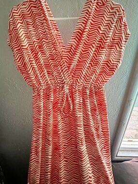 NWT V‑Neck Drawstring Maxi Dress in Coral and White